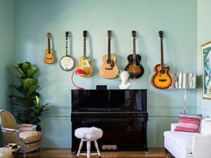 How to hang objects with a picture hanging system