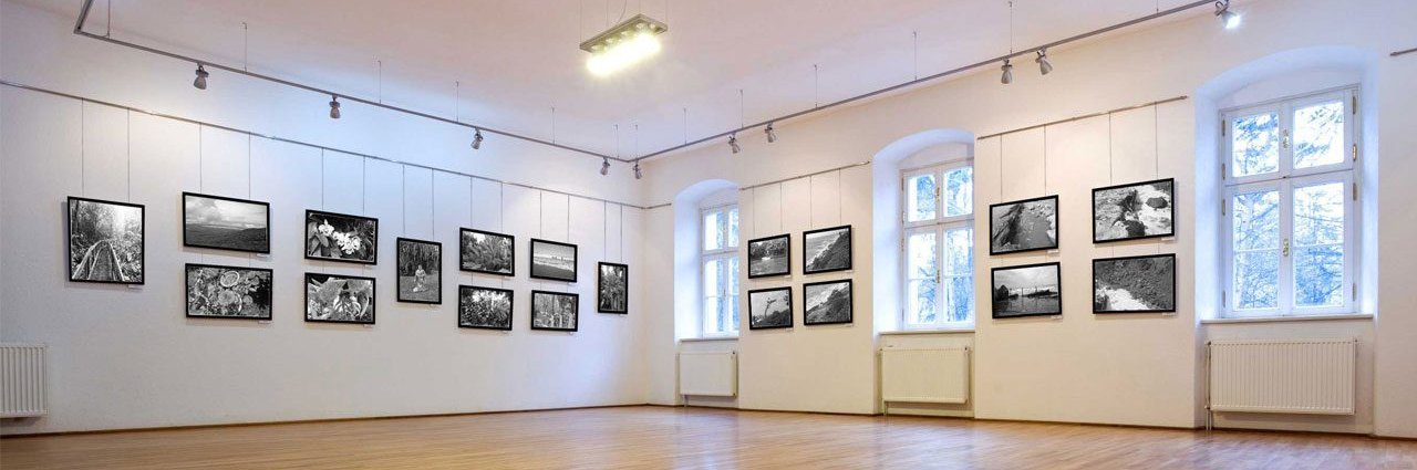 Picture Hanging System by Hang Logic