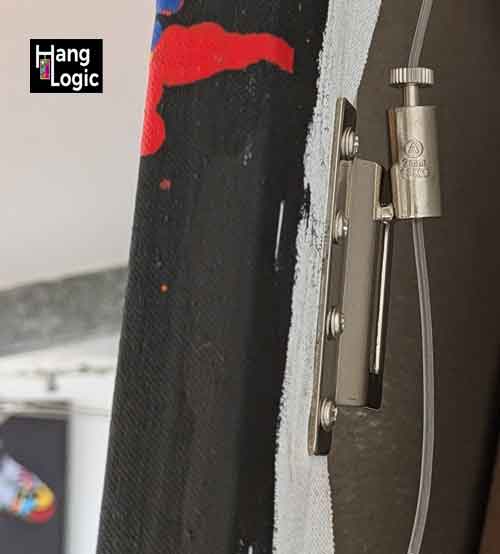 Frame Hanger for Use with Wood with with Auto Grip hook Artiteq Frame Hanger for Use with Wood combined with Auto Grip hook and 2 mm cable offers secure, rapid hanging.