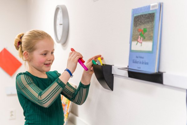 Storage + support clip black